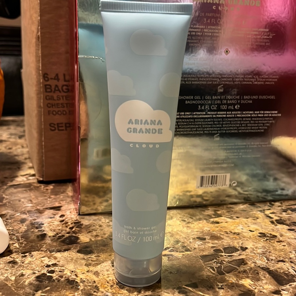 Ariana Grande Cloud bath & shower gel